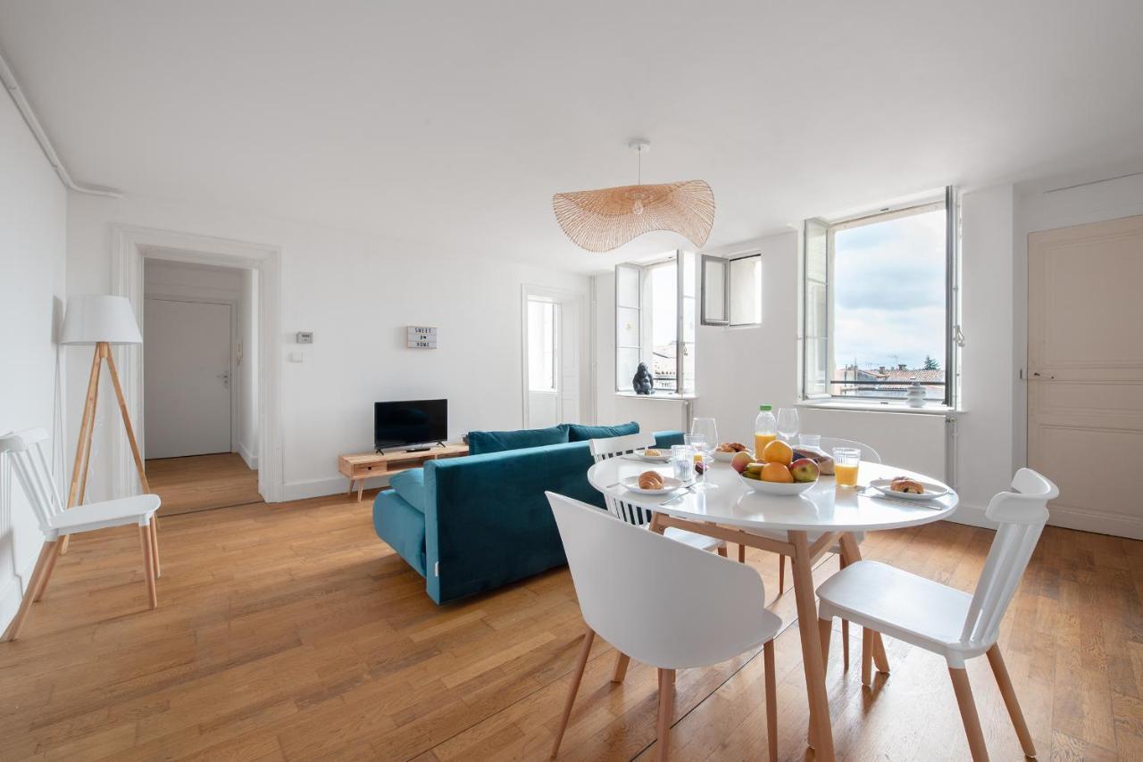 Charmand Duplex Avec Vue Sur La Cite & Les Toits Apartment Carcassonne Luaran gambar